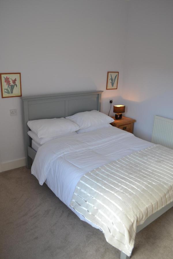 Entire 3 Bedroom House Near Caerphilly Station Экстерьер фото